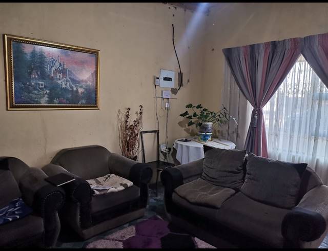 2 BEDROOM HOUSE FOR SALE IN TSAKANE